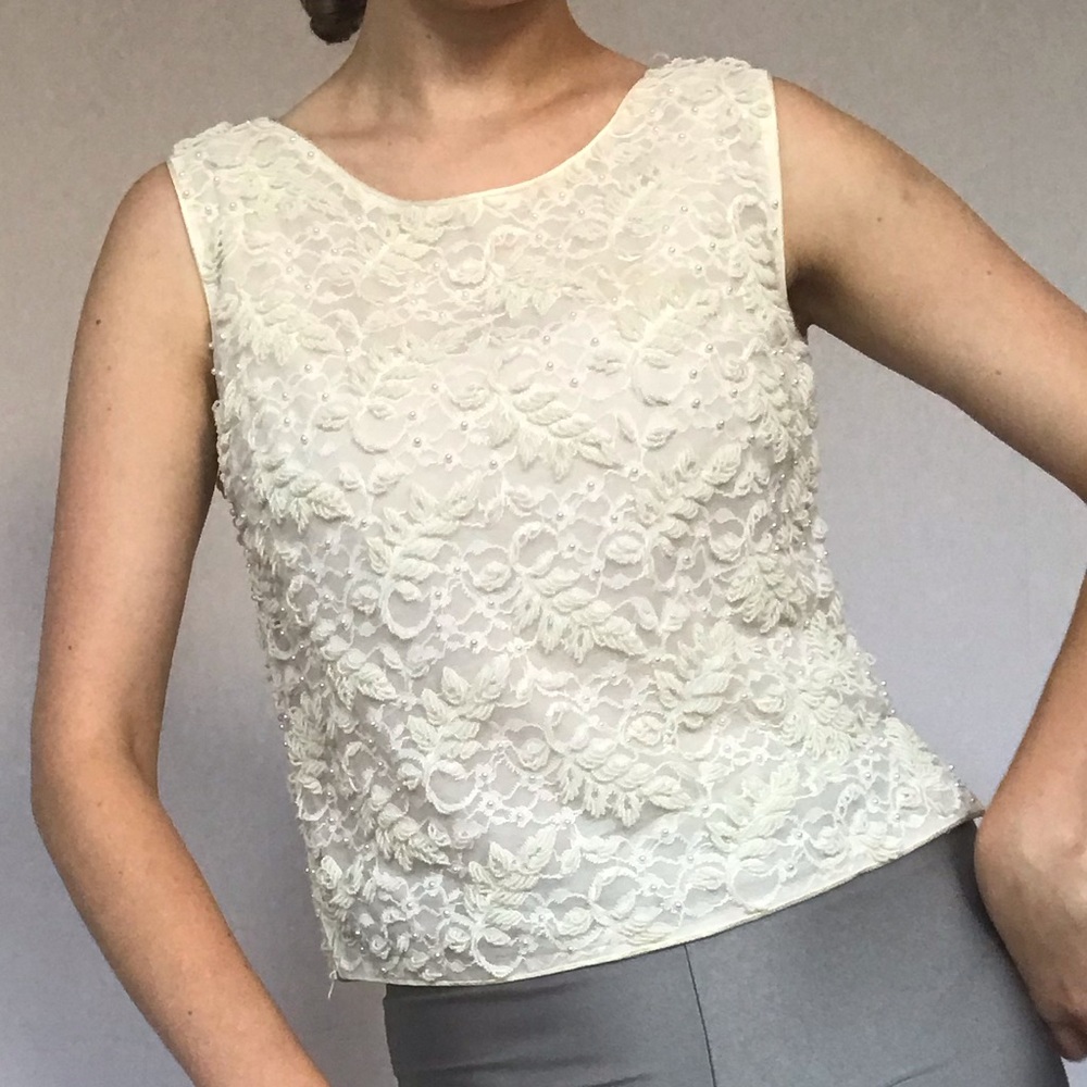 Vintage white bead embroidered blouse🐚⚪️